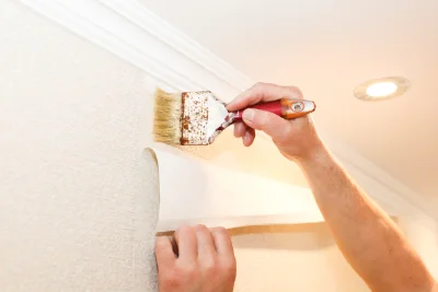 Pose de papier peint au Château-d'Almenêches — revêtements muraux et toiles de verre